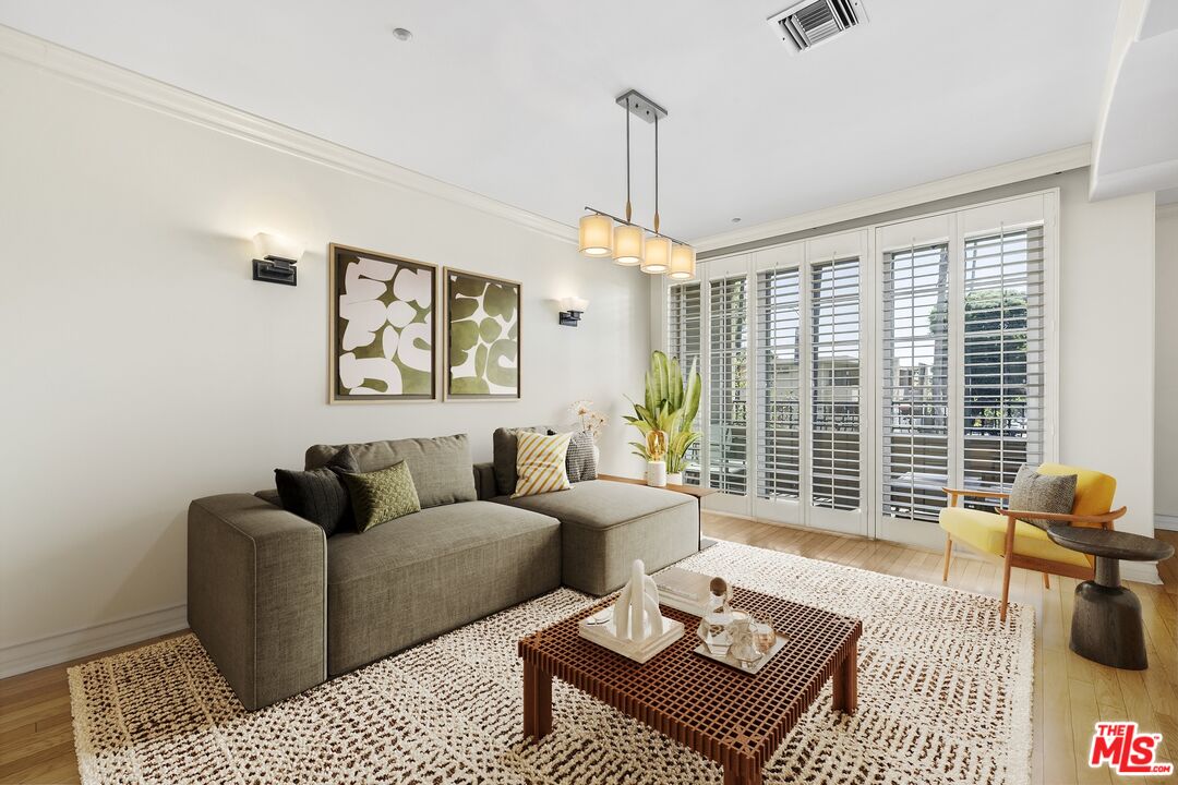 433 N Doheny Dr Unit: 106