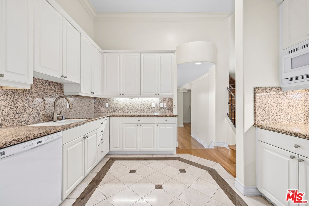 433 N Doheny Dr Unit: 106