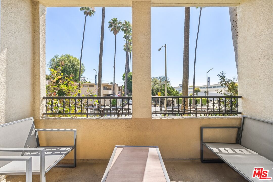 433 N Doheny Dr Unit: 106