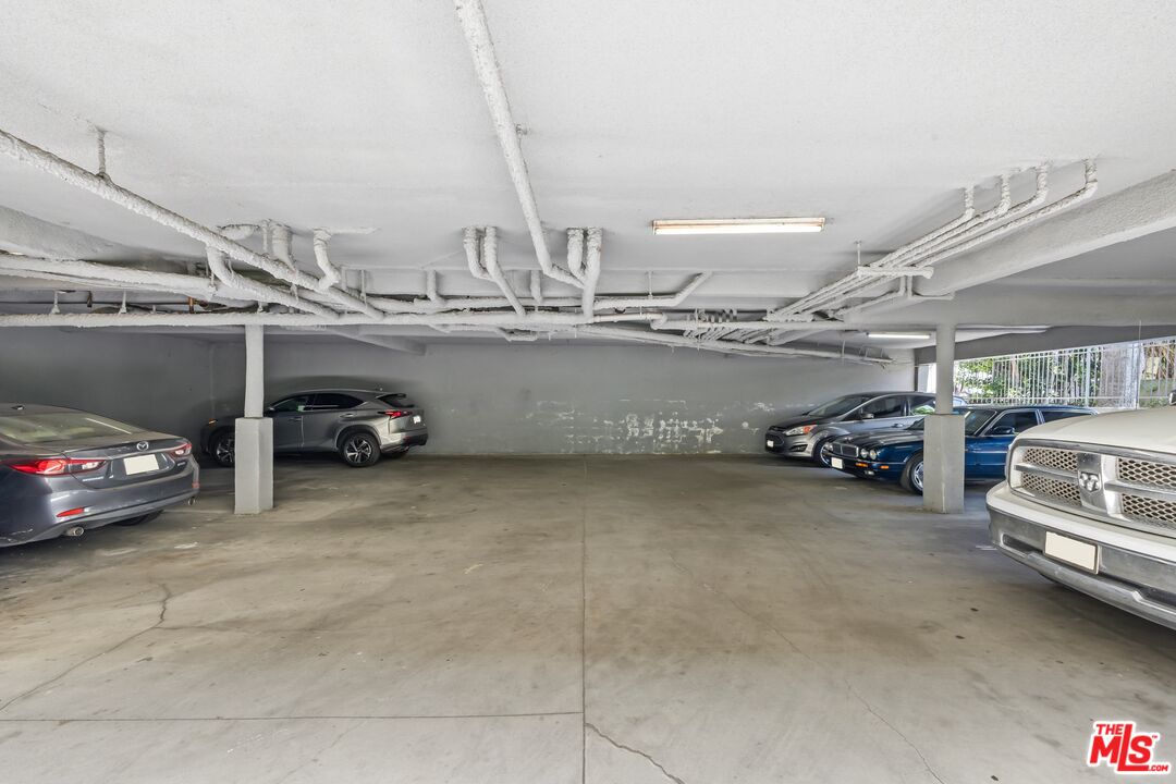 922 N Hudson Ave