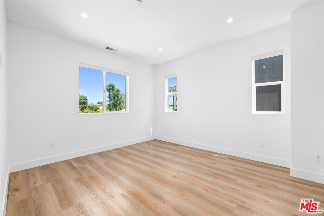 5050 Cleon Ave Unit: 2