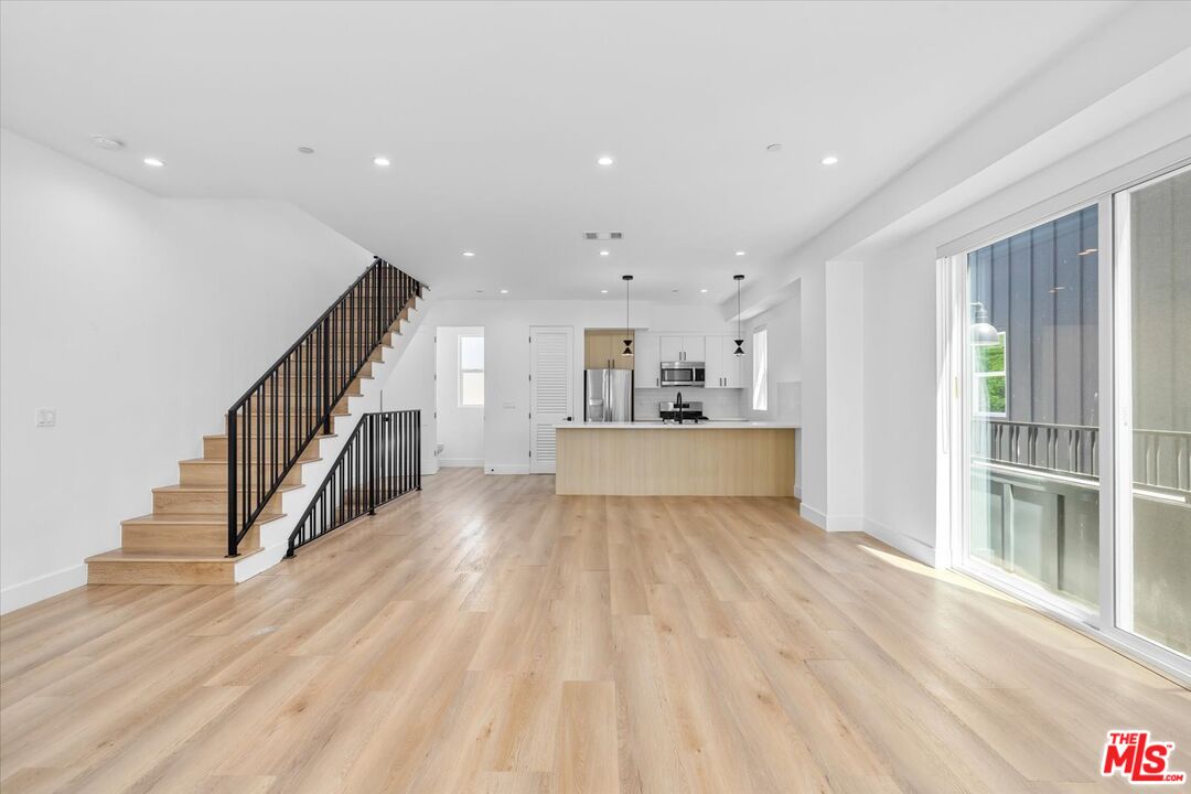 5050 Cleon Ave Unit: 2