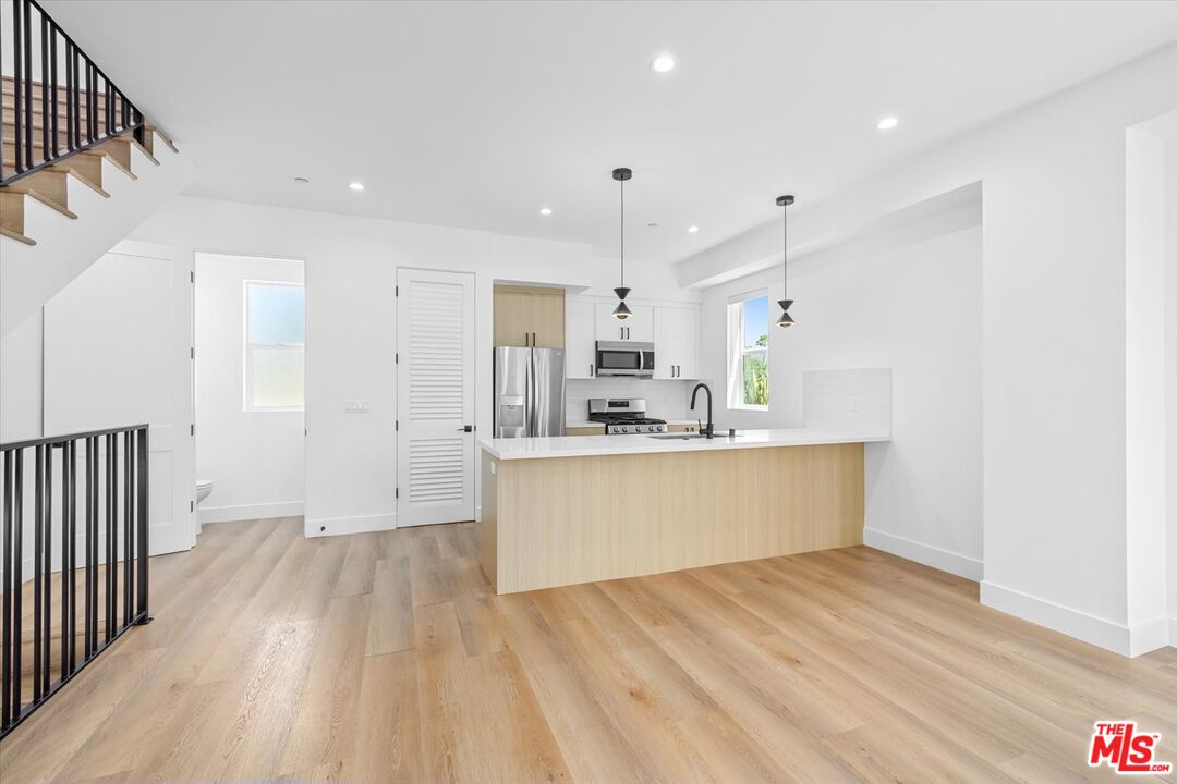 5050 Cleon Ave Unit: 2