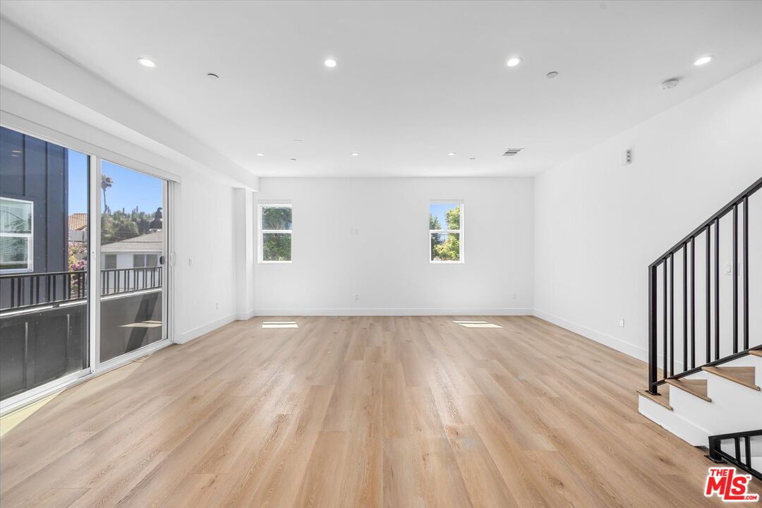 5050 Cleon Ave Unit: 2