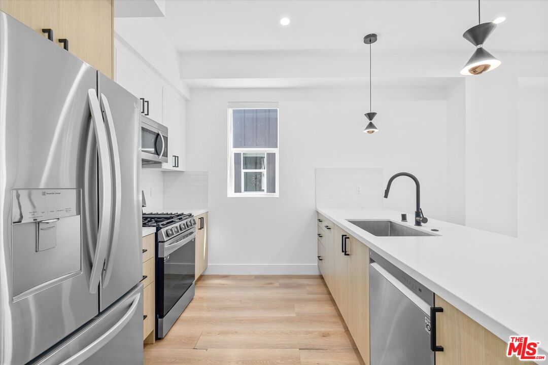 5050 Cleon Ave Unit: 2