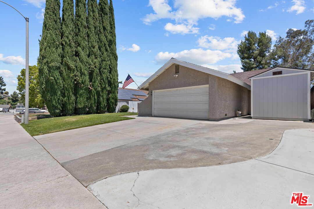 27616 Maple Ridge Cir