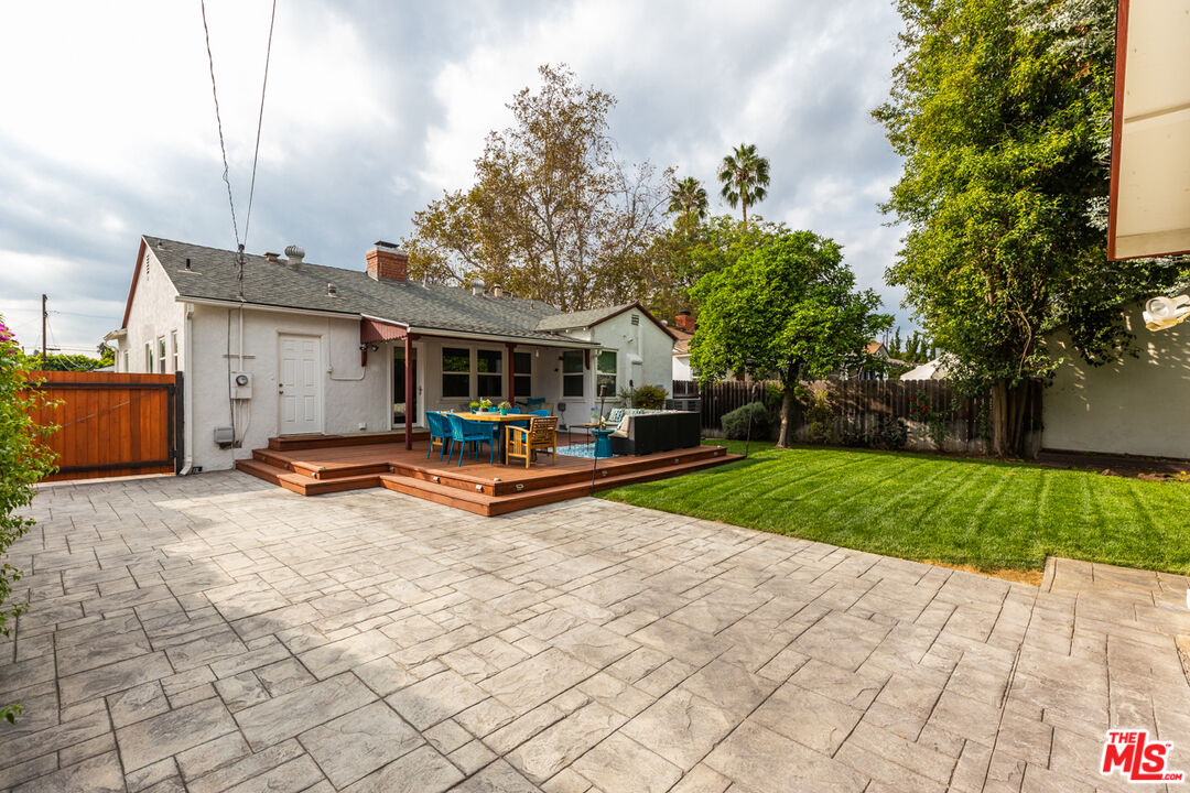 5732 Vesper Ave