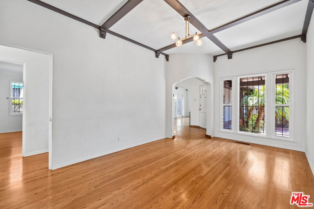 133 N Alta Vista Blvd
