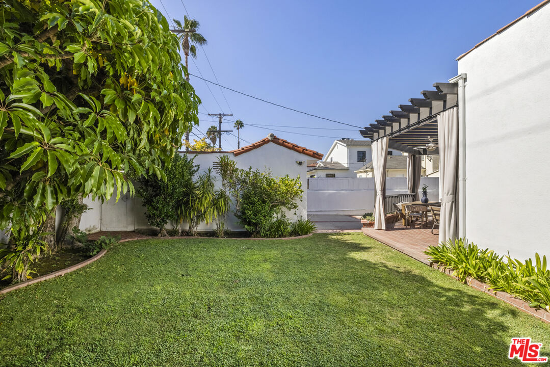 233 S Alta Vista Blvd