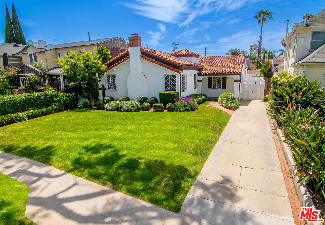 233 S Alta Vista Blvd