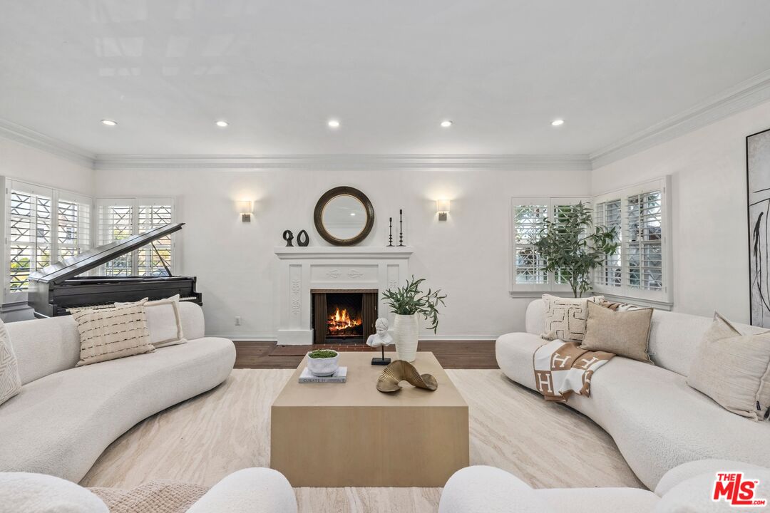 233 S Alta Vista Blvd