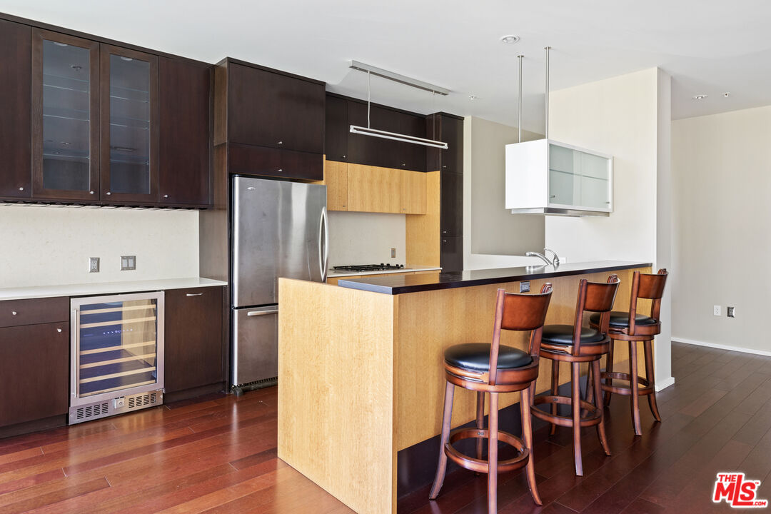 1155 S Grand Ave Unit: 525