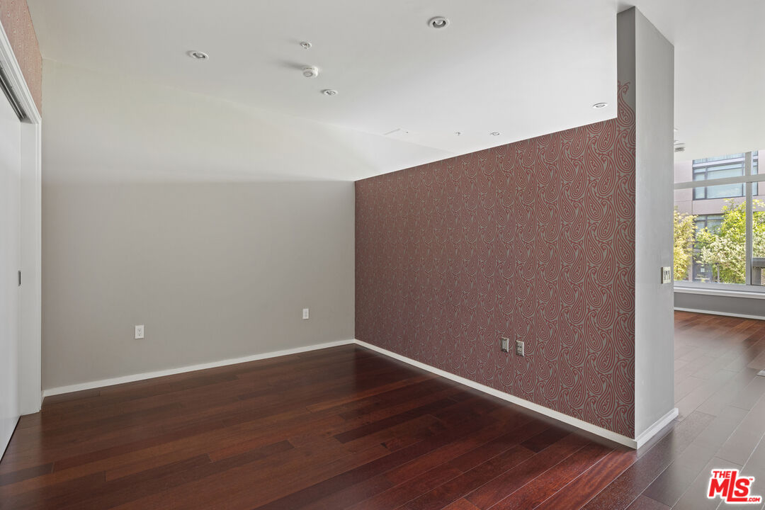 1155 S Grand Ave Unit: 525