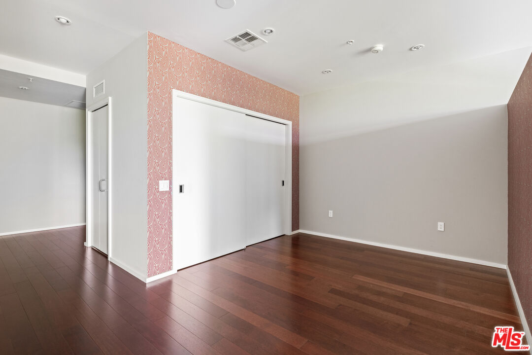 1155 S Grand Ave Unit: 525