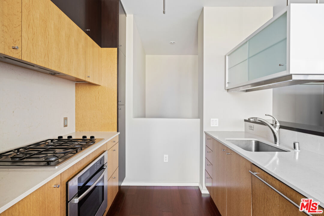 1155 S Grand Ave Unit: 525