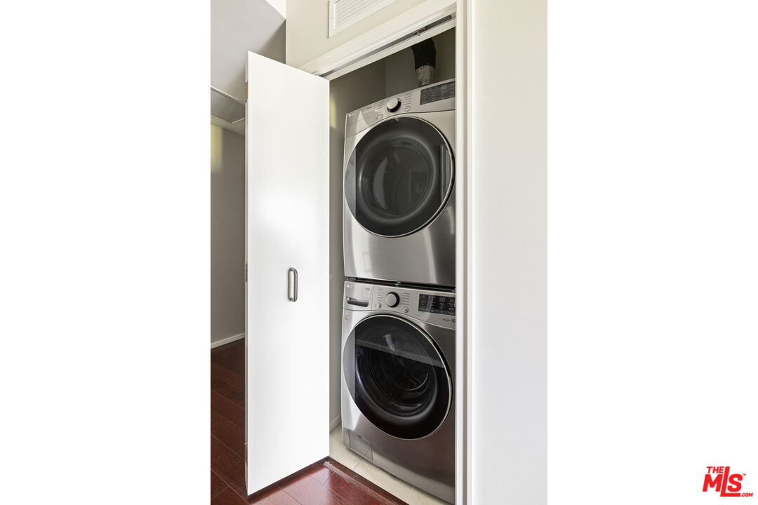 1155 S Grand Ave Unit: 525