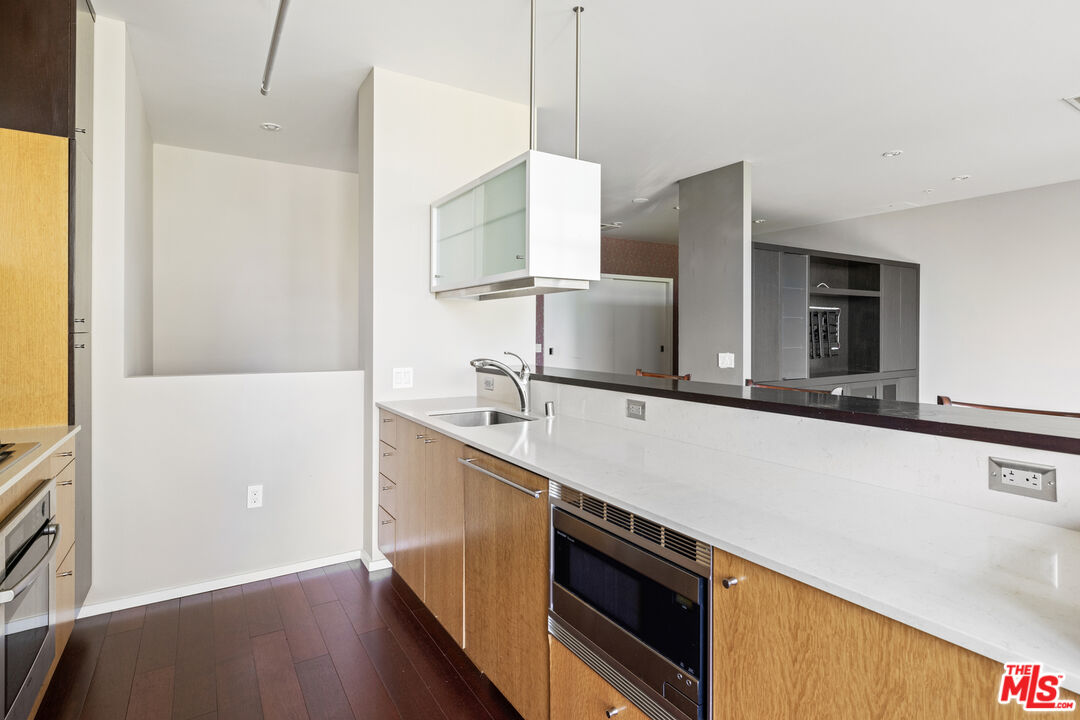 1155 S Grand Ave Unit: 525