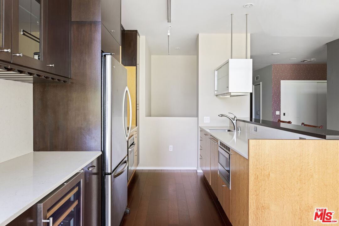 1155 S Grand Ave Unit: 525