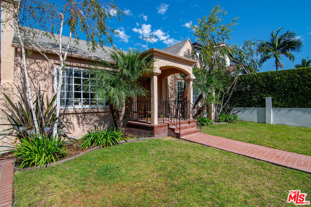331 N Sweetzer Ave