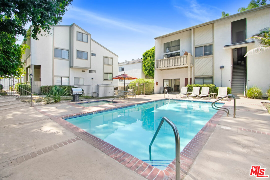 18445 Hatteras St Unit: 102