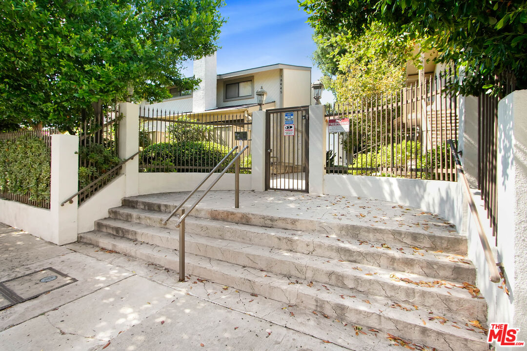 18445 Hatteras St Unit: 102