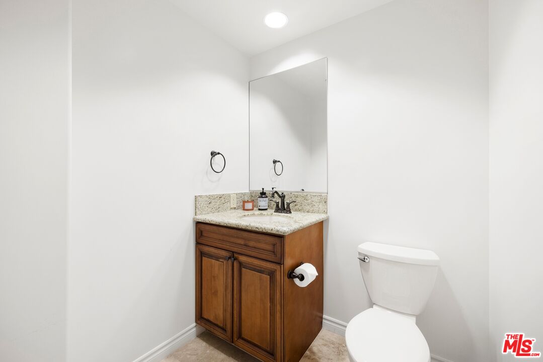 11633 Chenault St Unit: 202