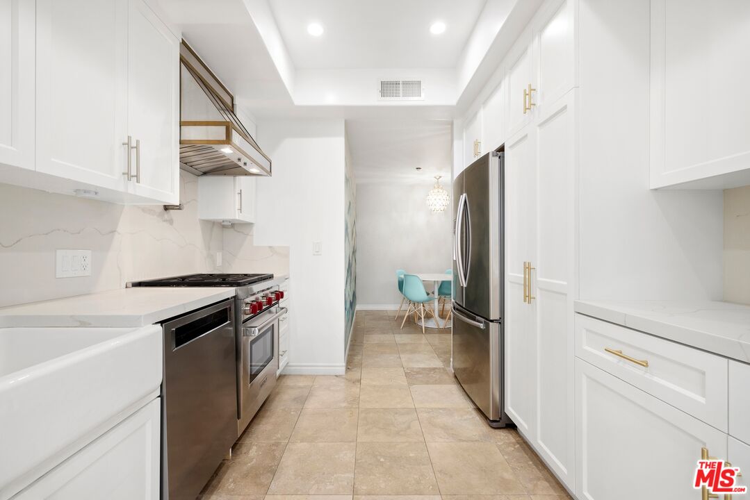 11633 Chenault St Unit: 202