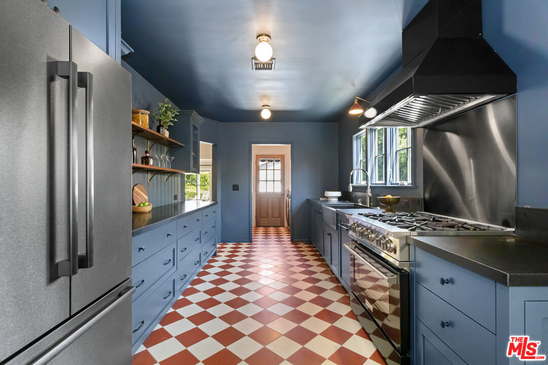 4440 Elmer Ave