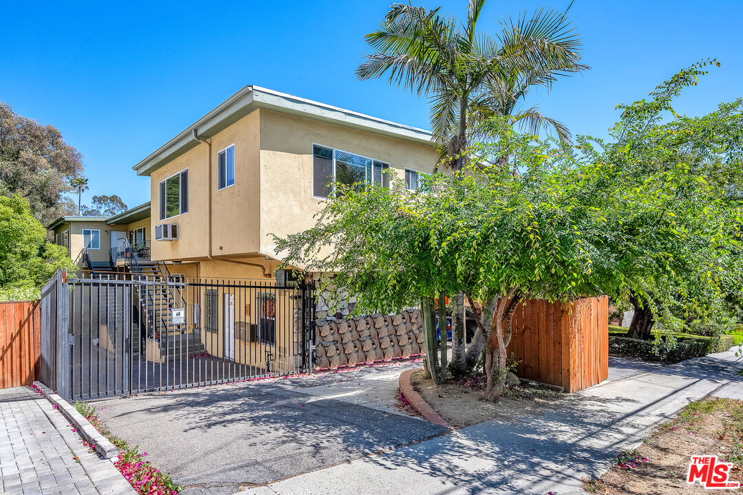 1648 Edgecliffe Dr Unit: 1