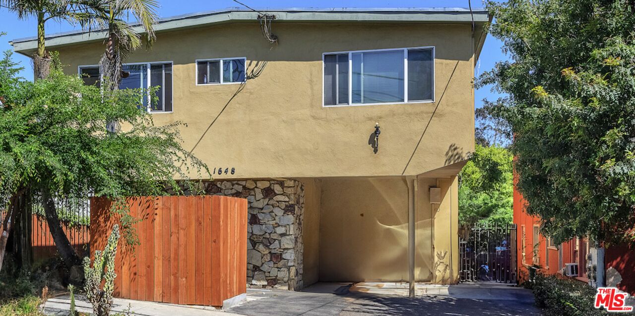 1648 Edgecliffe Dr Unit: 1