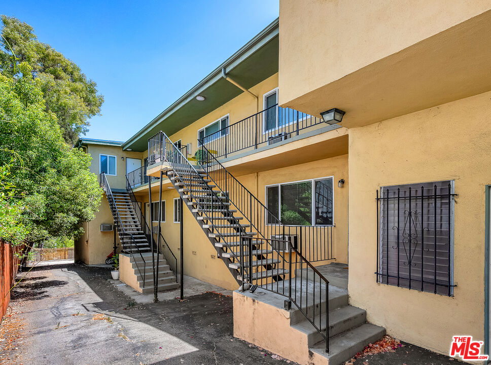 1648 Edgecliffe Dr Unit: 1