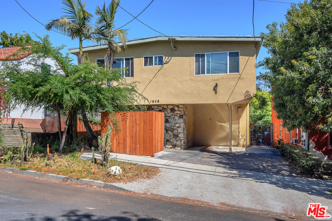 1648 Edgecliffe Dr Unit: 1