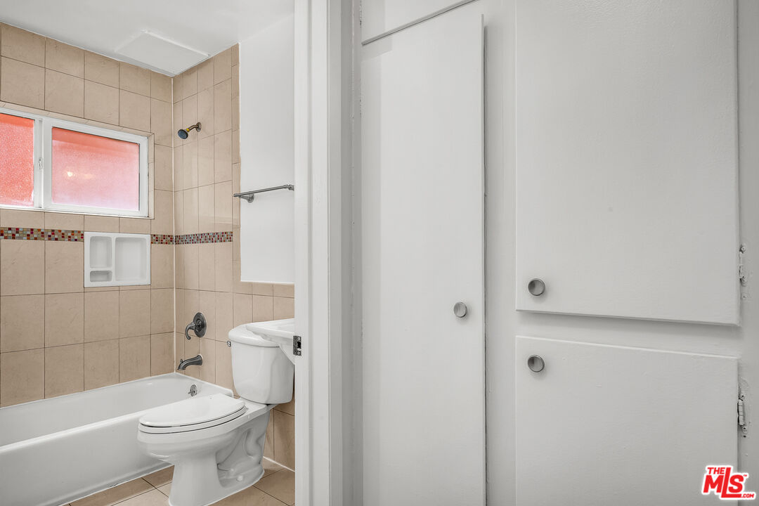 1648 Edgecliffe Dr Unit: 1