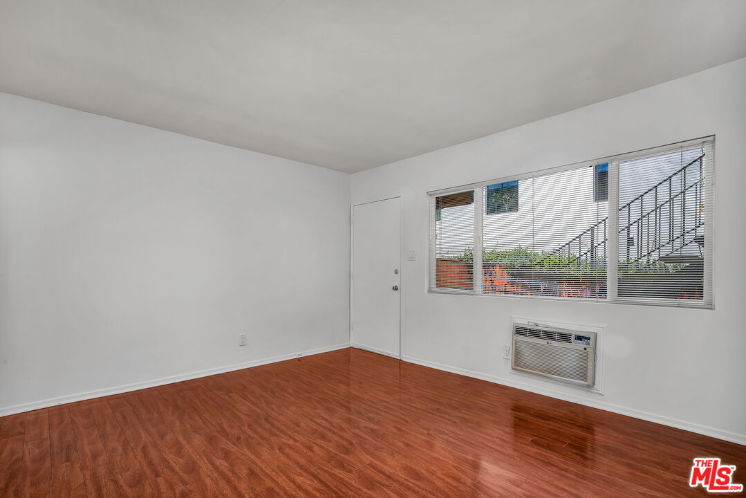 1648 Edgecliffe Dr Unit: 1