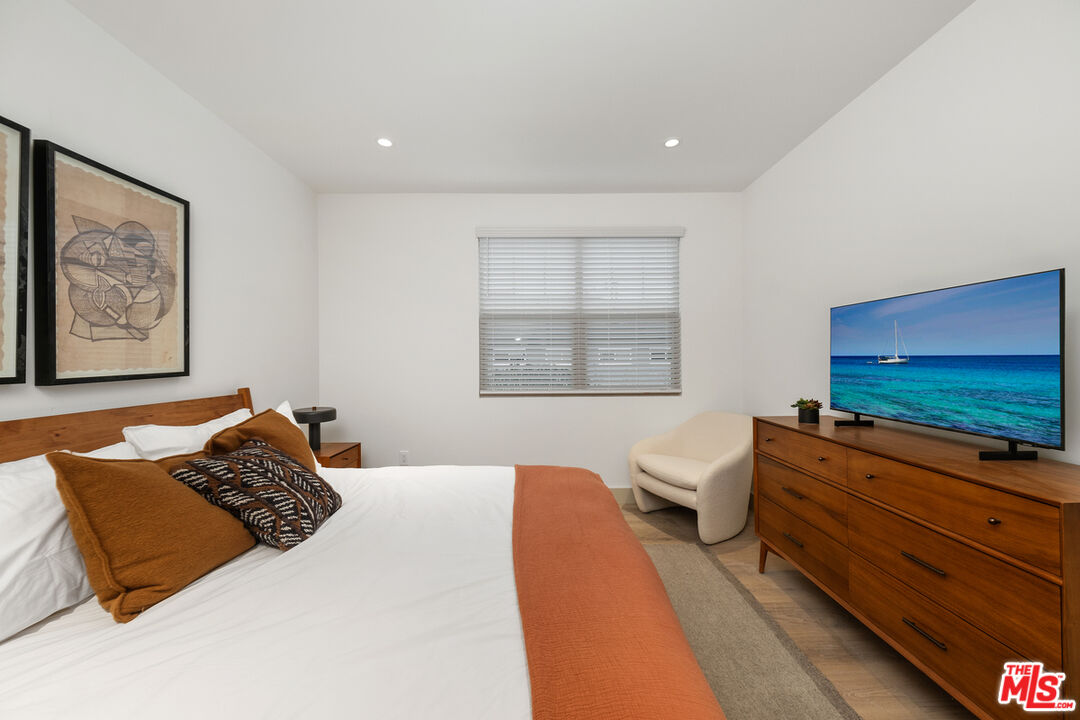130 S Sepulveda Blvd Unit: 207