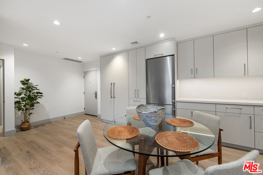 130 S Sepulveda Blvd Unit: 207