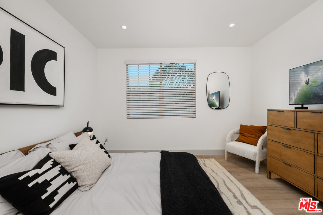 130 S Sepulveda Blvd Unit: 207