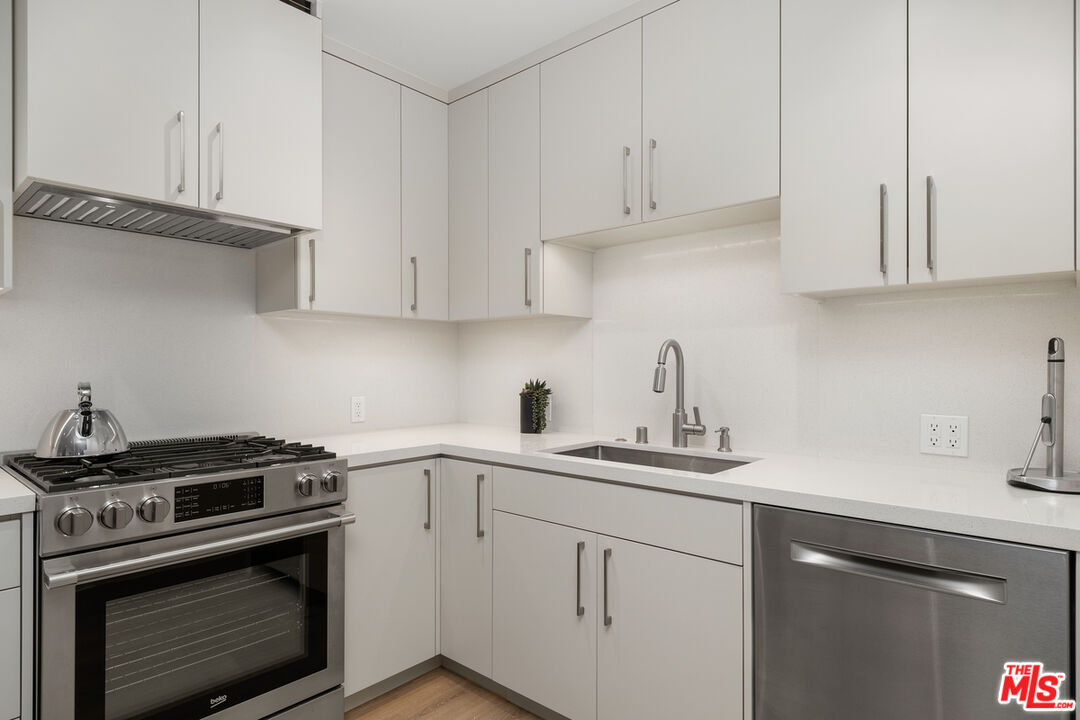 130 S Sepulveda Blvd Unit: 207