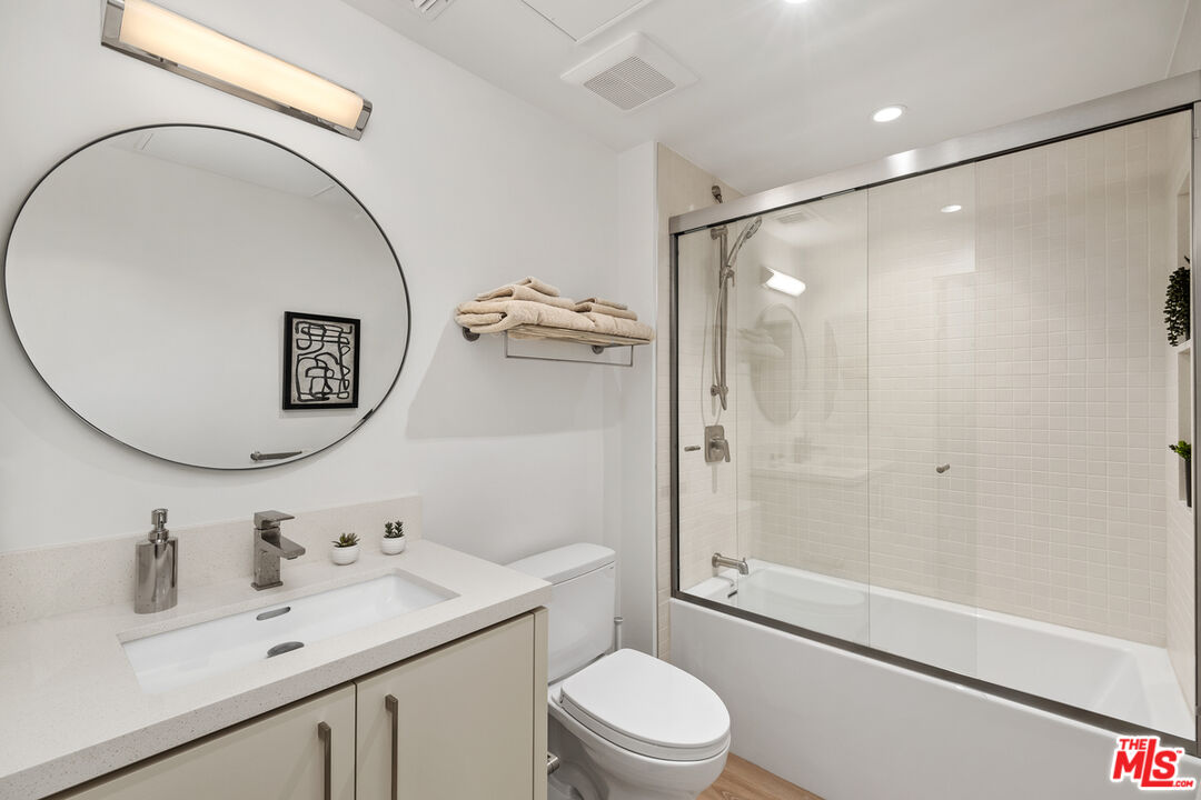 130 S Sepulveda Blvd Unit: 207