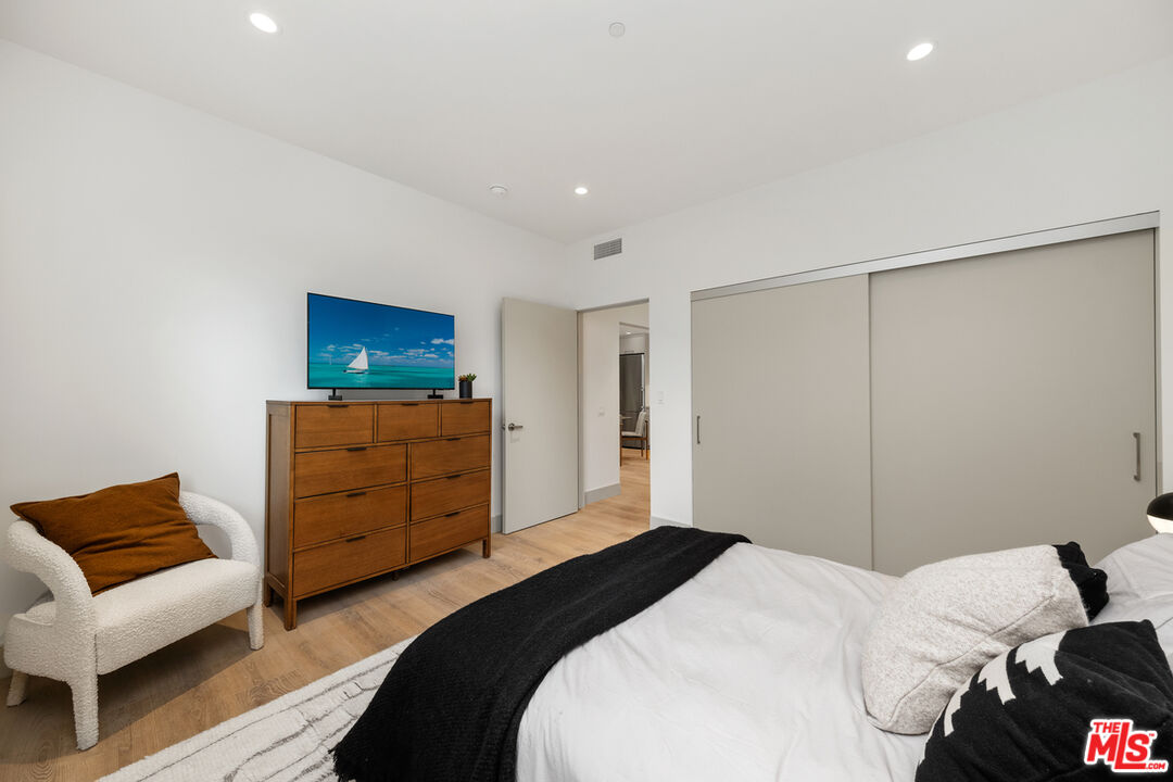 130 S Sepulveda Blvd Unit: 207