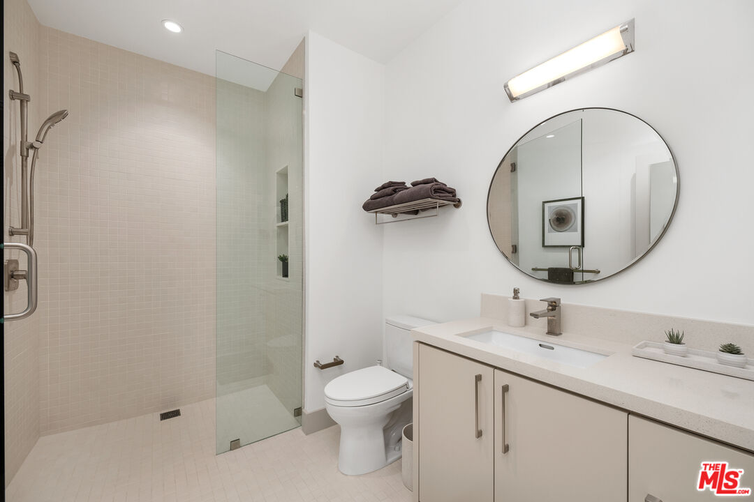 130 S Sepulveda Blvd Unit: 207
