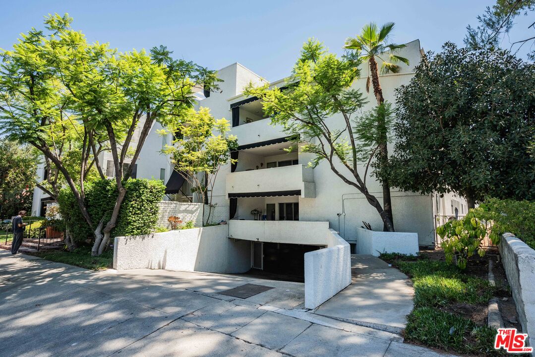 4950 Louise Ave Unit: 306