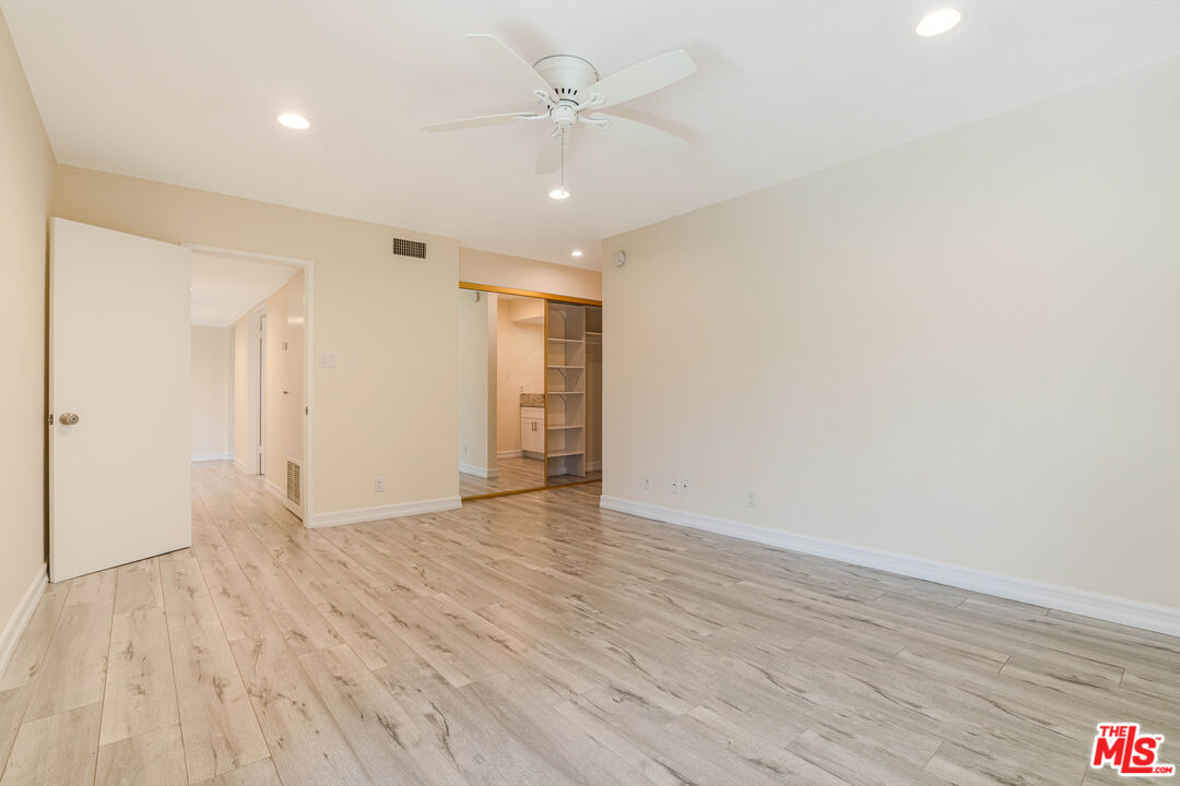 4950 Louise Ave Unit: 306