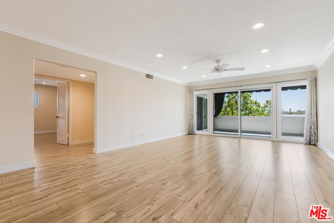 4950 Louise Ave Unit: 306