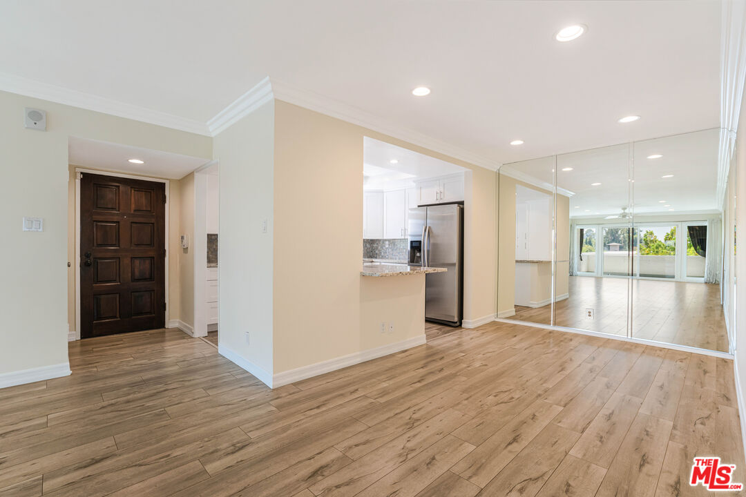 4950 Louise Ave Unit: 306