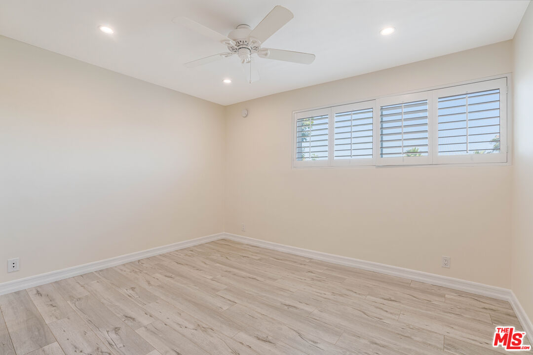 4950 Louise Ave Unit: 306