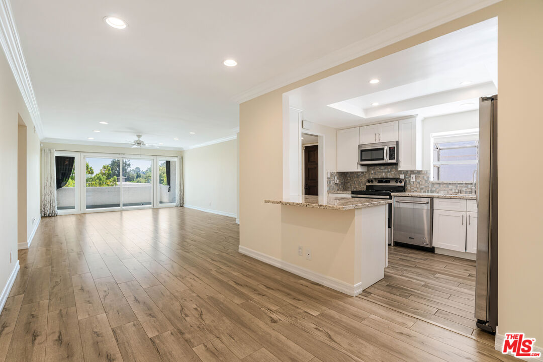 4950 Louise Ave Unit: 306