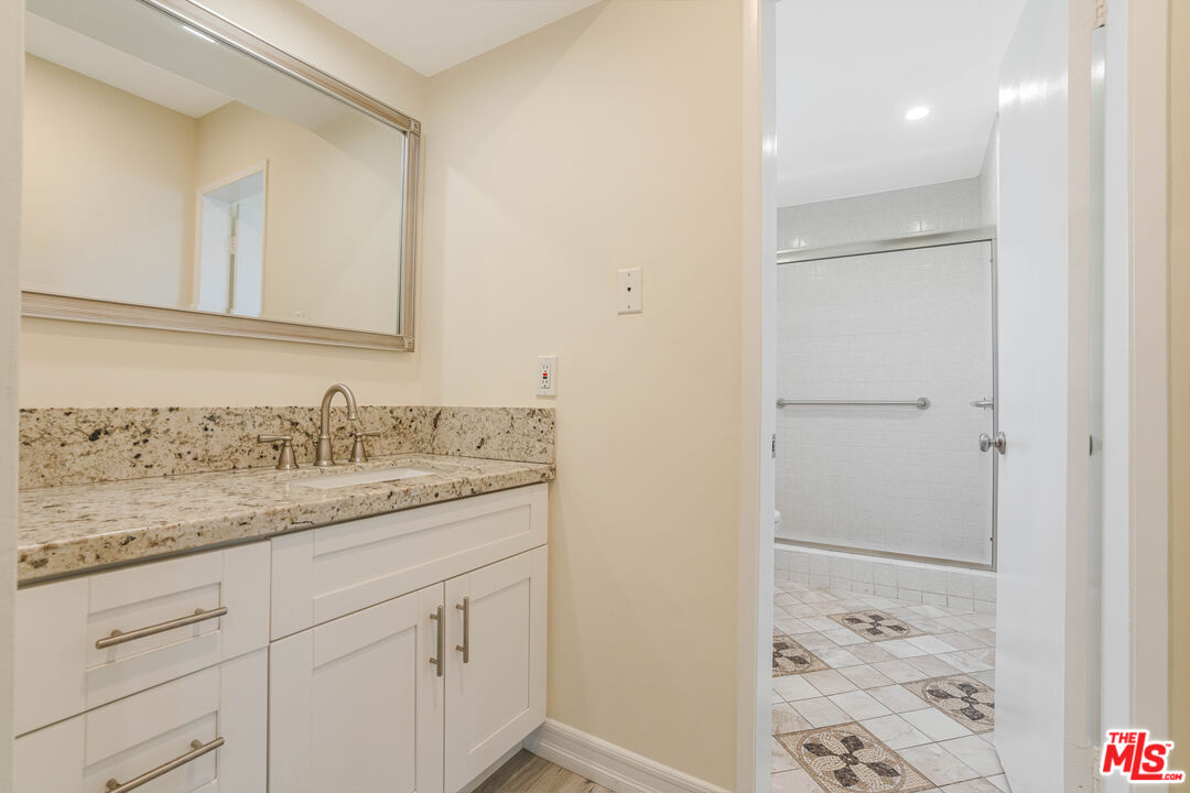4950 Louise Ave Unit: 306
