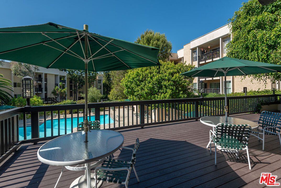 7211 Raintree Cir Unit: 211