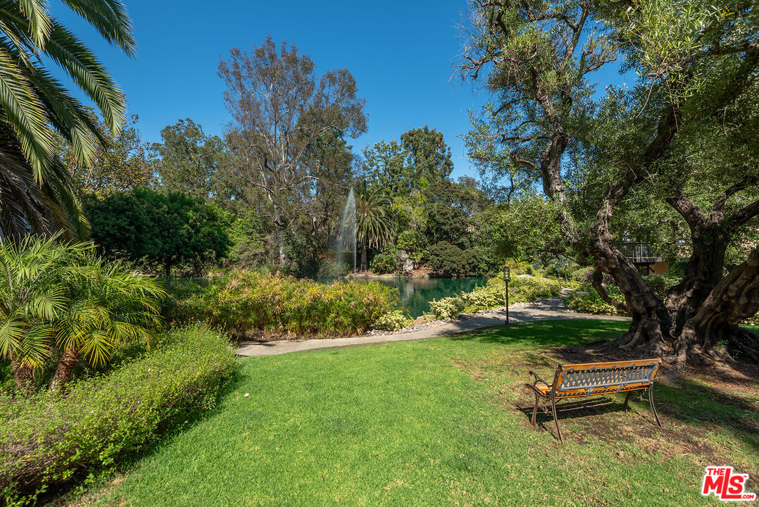 7211 Raintree Cir Unit: 211